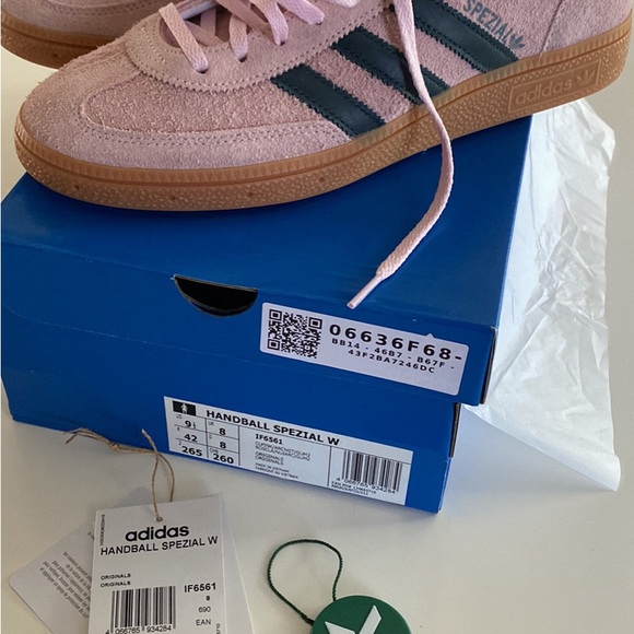 Women’s size 9. Never used - Picture 3 of 3